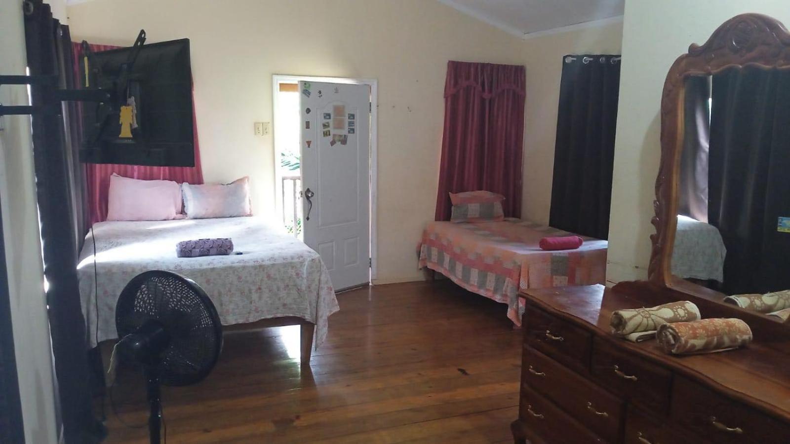 T&T - Tatty And Tony Guesthouse Negril Kamer foto