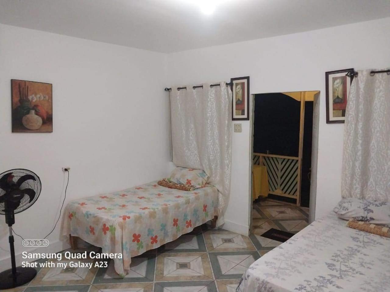 T&T - Tatty And Tony Guesthouse Negril Kamer foto