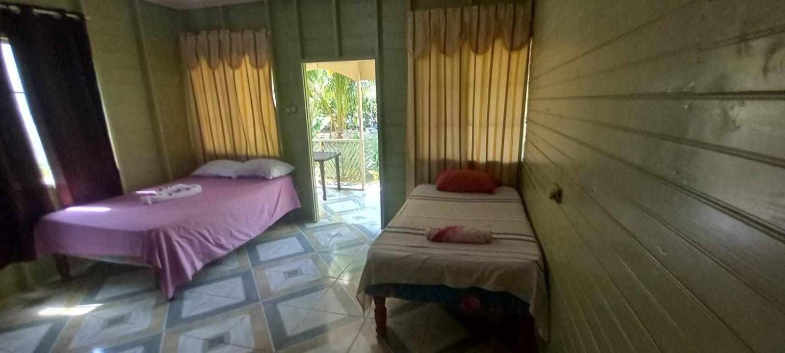 T&T - Tatty And Tony Guesthouse Negril Buitenkant foto