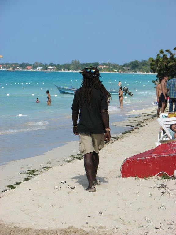 T&T - Tatty And Tony Guesthouse Negril Kamer foto