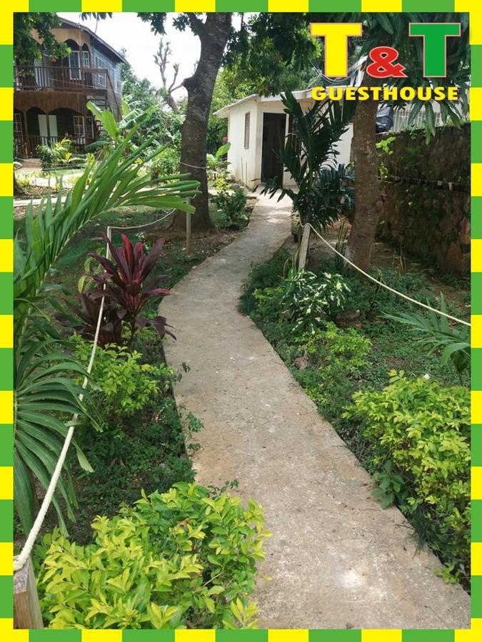 T&T - Tatty And Tony Guesthouse Negril Buitenkant foto
